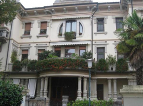 Stylish Penthouse Apartment in Venice Lido, 10 minutes from Saint Marks Square, Lido Di Venezia